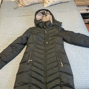 Black Eddie Bauer down winter coat. Size small